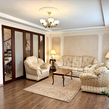 Богдана Хмельницького вул., 52