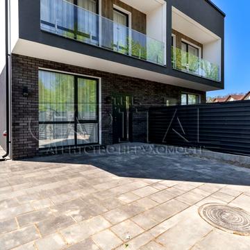 Центральна вул.