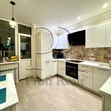 Перемишльська вул. (Червонопільська), 2