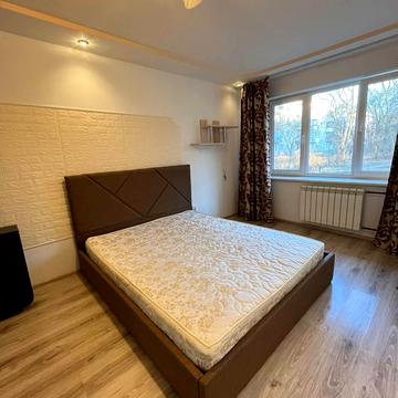 Дмитра Яворницького вул. (), 9а