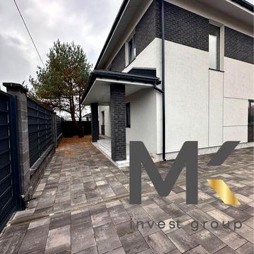 Продається будинок у Дмитрівці з терасою та соснами у дворі!