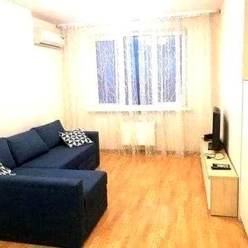 Двокімнатна роздільна. Феодосійська 3В. метро Деміївська 5 хв