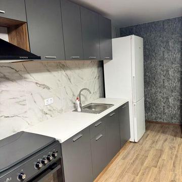 Здам в цетрі міста двох кімнатну квартиру з кухнею соудією не агенств