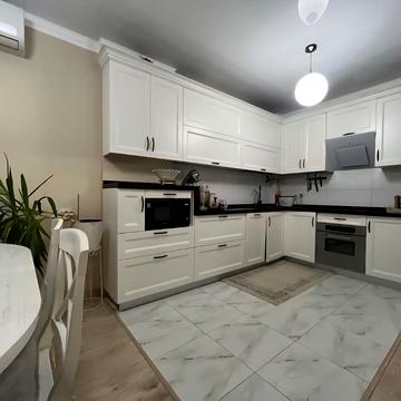 Трикімнатна квартира з гарним якісним ремонтом, велика площа, низький поверх, ЖМ Райдужний