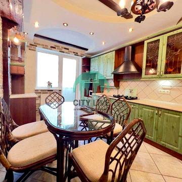 Продаж 3-кім квартири великої площі в Центрі міста (К)