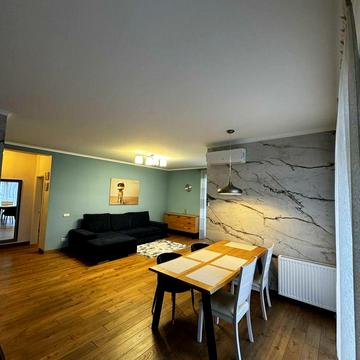 Пасічна вул., 22