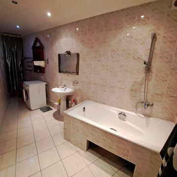 Ахматової 31, м.Позняки.