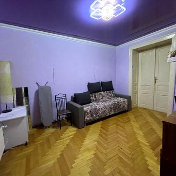 Здається квартира в центрі міста коло соборної площі