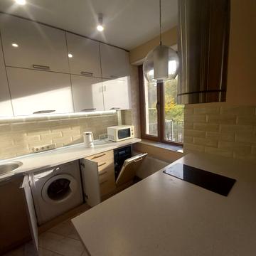 Приморська вул., 22