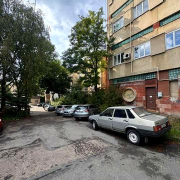 Продаж 3-кімнатної квартири на   вул.Рильського.
2/4 ц,  71/46/9, дві