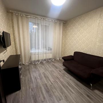 Героїв Небесної Сотні просп., 18/8