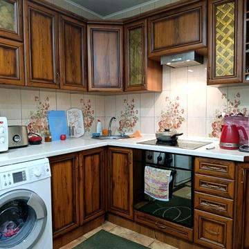 Академіка Булаховського вул., 42/43