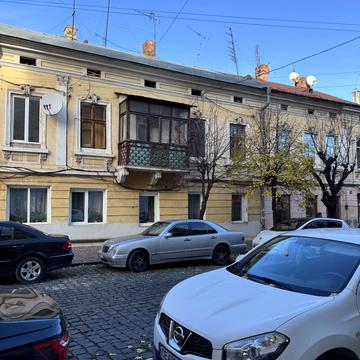 Богдана Хмельницького вул., 12