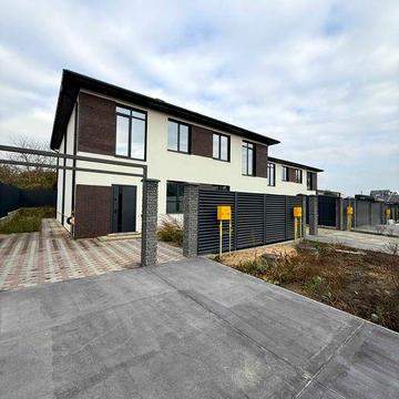 Продам Дуплекс з Газом. З Вікон Вид на Озеро. Найкраща Локація.