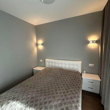 Салютна вул., 2-Б