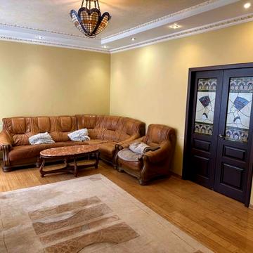 Академіка Андрія Сахарова вул., 80а