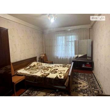 Миколи Ушакова вул., 12