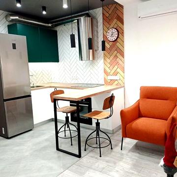 Дніпровська набережна вул., 18-Б