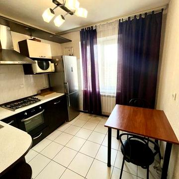 Простора 2-кімантна квартира з якісним ремонтом вул. Лариси Руденко 7