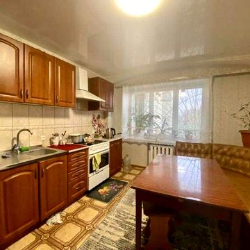 Продажа 4-комнатной квартиры в районе ж/м Тополь