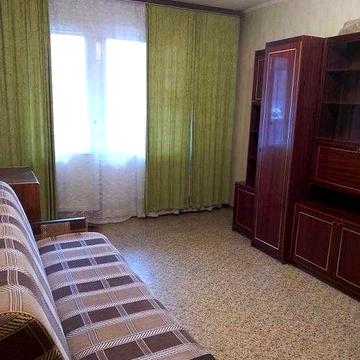 Простора 2-к. квартира, недалеко від метро "Шулявська", вул.Гетьмана