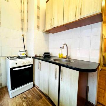 Сдам 3х. ком. Сталинку в Самом центре горона ,на Европейской площади !