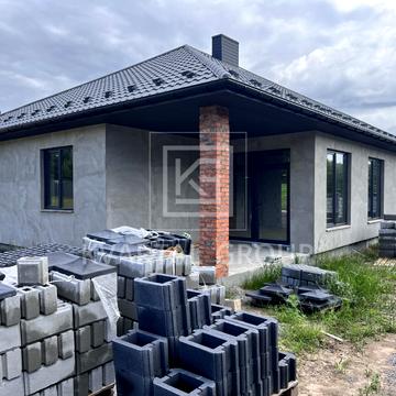 Молодіжна, 1