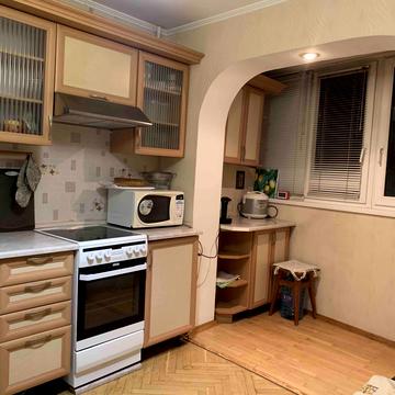 Володимира Івасюка просп. (Героїв Сталінграду), 39