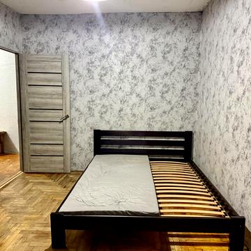 Яценка вул., 1