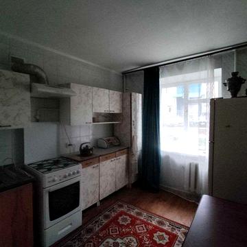 Сдаётся просторная квартира ( можно военным ) .