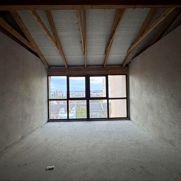 Видова 3к квартира,у зданому будинку в центрі міста!