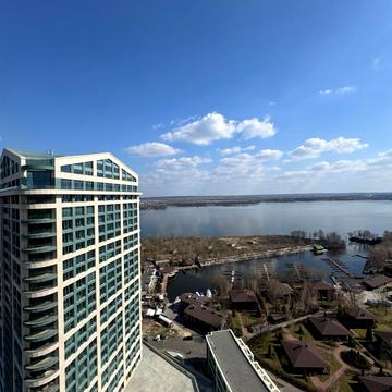 Набережна Перемоги вул., 7