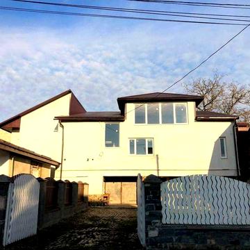 Будинок біля центру. Маркуша, Хуст