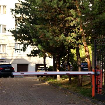 Кубанська вул., 21