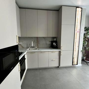 Укомплектована квартира біля центрального парку! Без комісії!