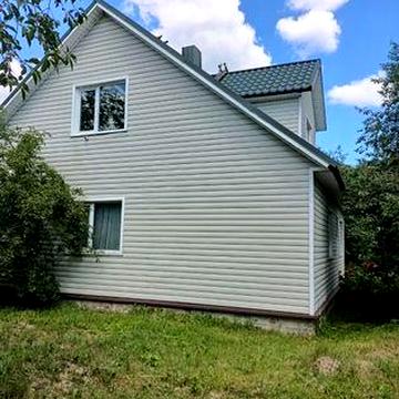 Будинок з гарною ділянкою