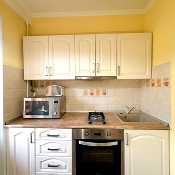 Кавказька вул., 7