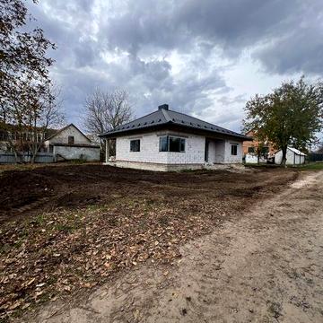 Новий одноповерховий будинок у Підгірному (біля Винник)