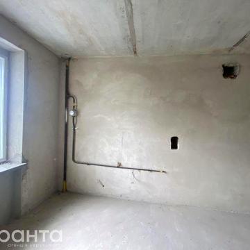 Продається 2 кім. квартира на набережній озера, у парку Т.Шевченка