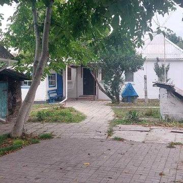 Продаж будинку із земельною ділянкою (24 сотки)