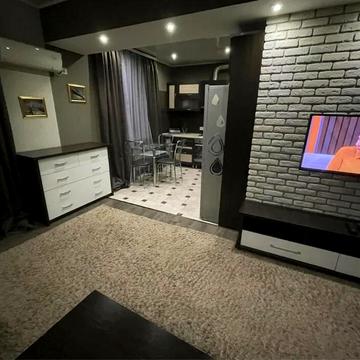 Володимира Великого пл. (Олександра Поля), 11