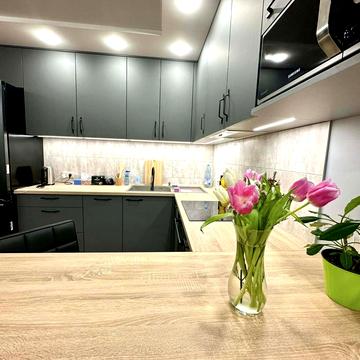 Валерія Лобановського вул., 30