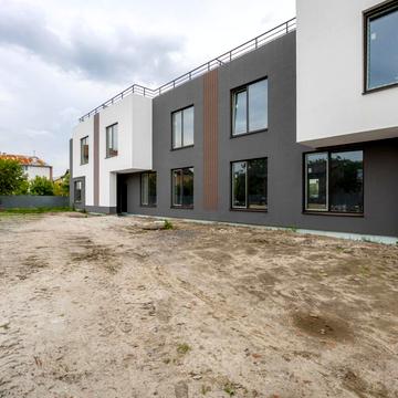 Весняна вул.