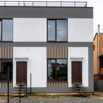 Весняна вул., 1