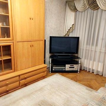 Здам в оренду 2-кімнатну квартиру на початку Троєщини з видом на парк.