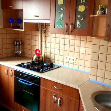 Небесної Сотні просп. (Маршала Жукова), 83