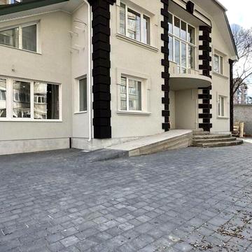 Подільська вул., 12