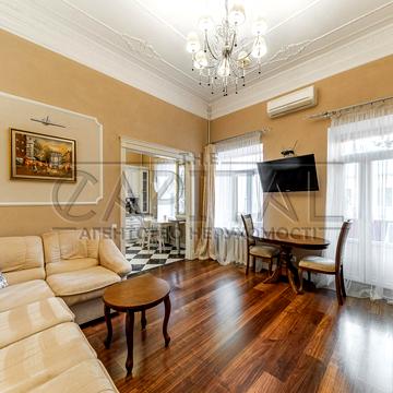 Івана Франка вул., 38