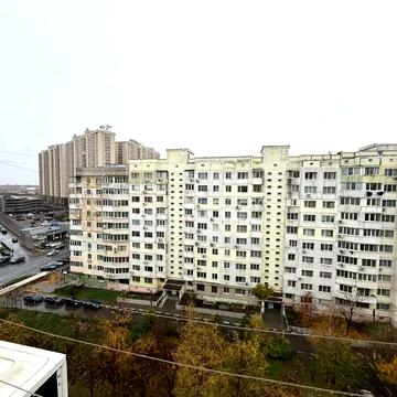 Академіка Сахарова вул., 44