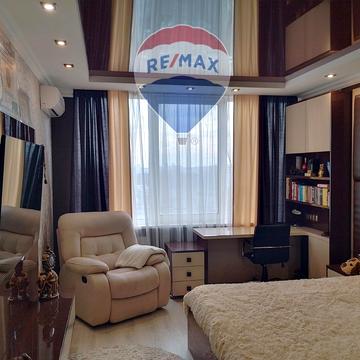 Миколи Амосова вул., 4